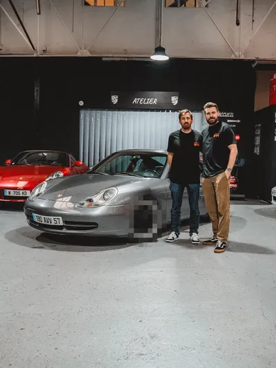 L'équipe VOB Automobiles dans l'atelier