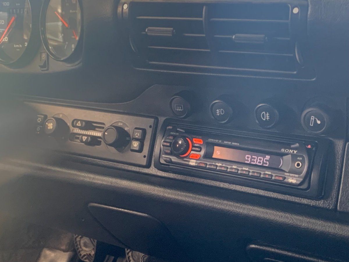 Porsche 993 Carrera 1994 — detail interieur (33)