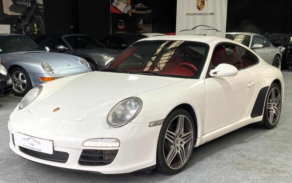 Porsche 997 Carrera 2009 — vue avant trois-quarts (1)