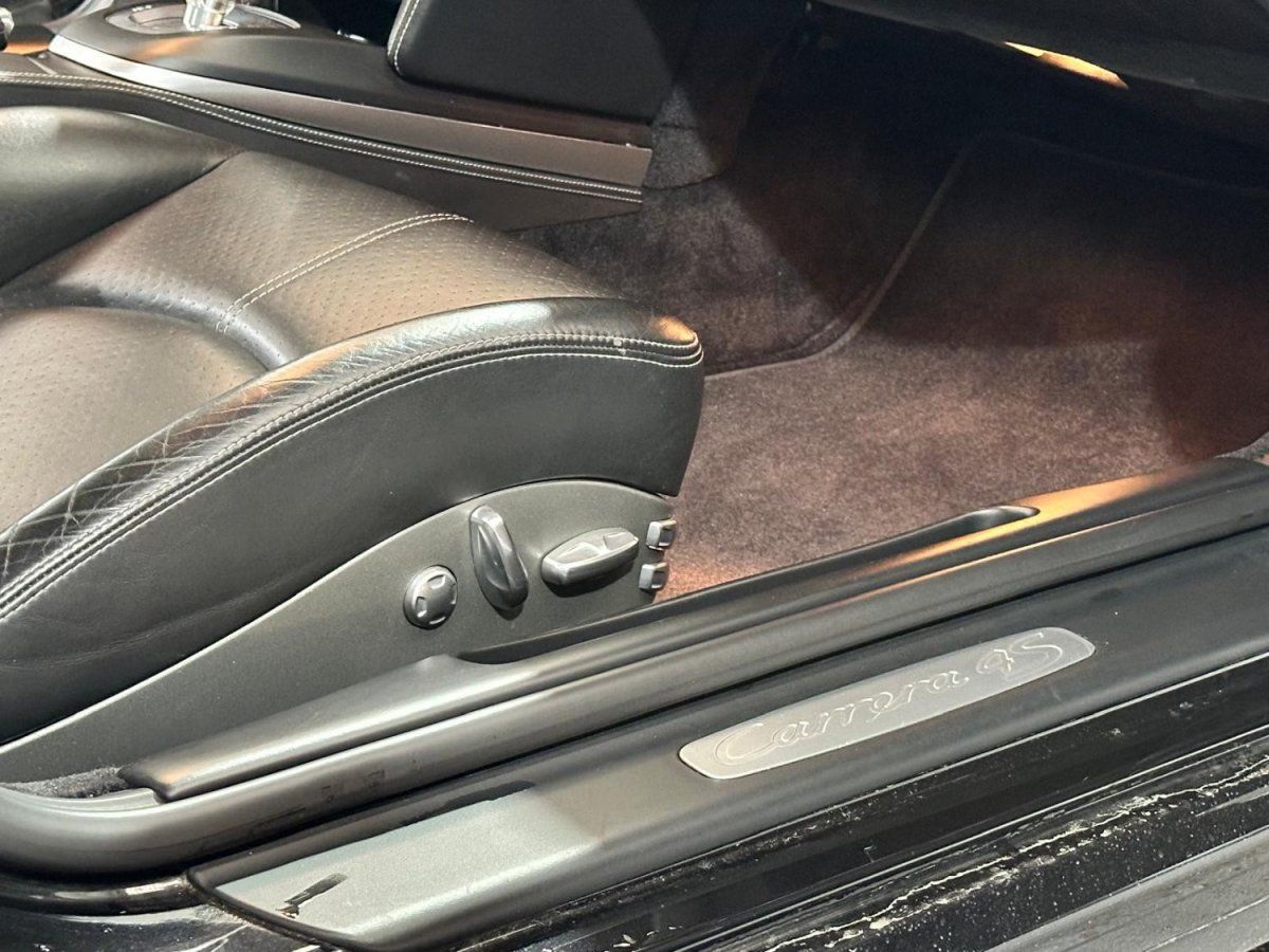 Porsche 997 Carrera 4S 2009 — detail interieur (33)