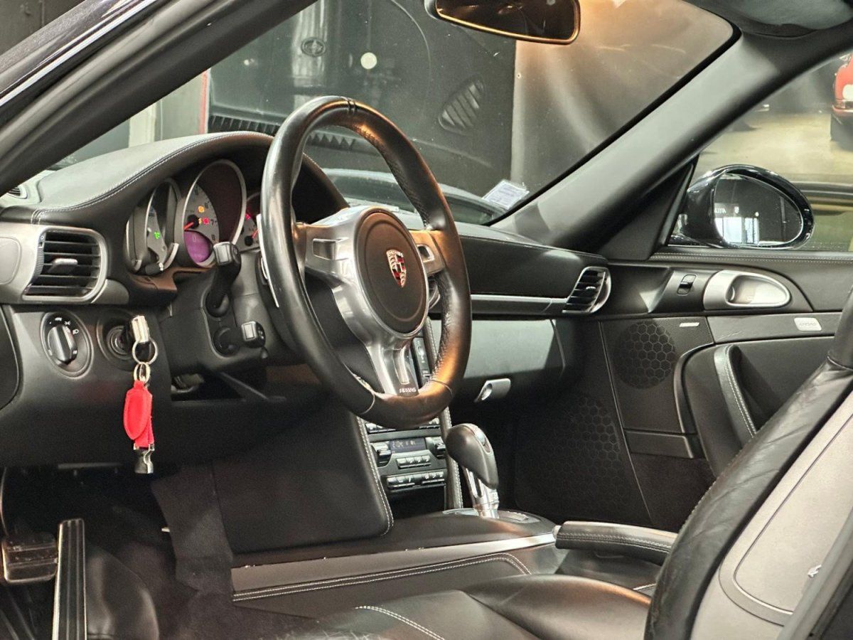 Porsche 997 Carrera 4S 2009 — habitacle (22)
