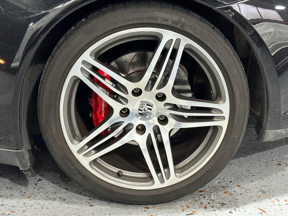 Porsche 997 Carrera 4S 2009 — jante et pneumatique (21)