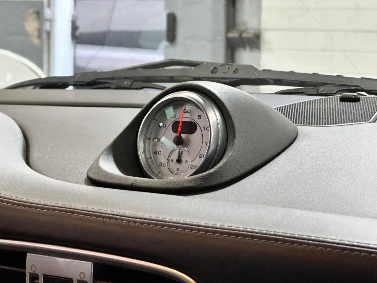 Porsche 997 Carrera 4S 2009 — detail interieur (41)
