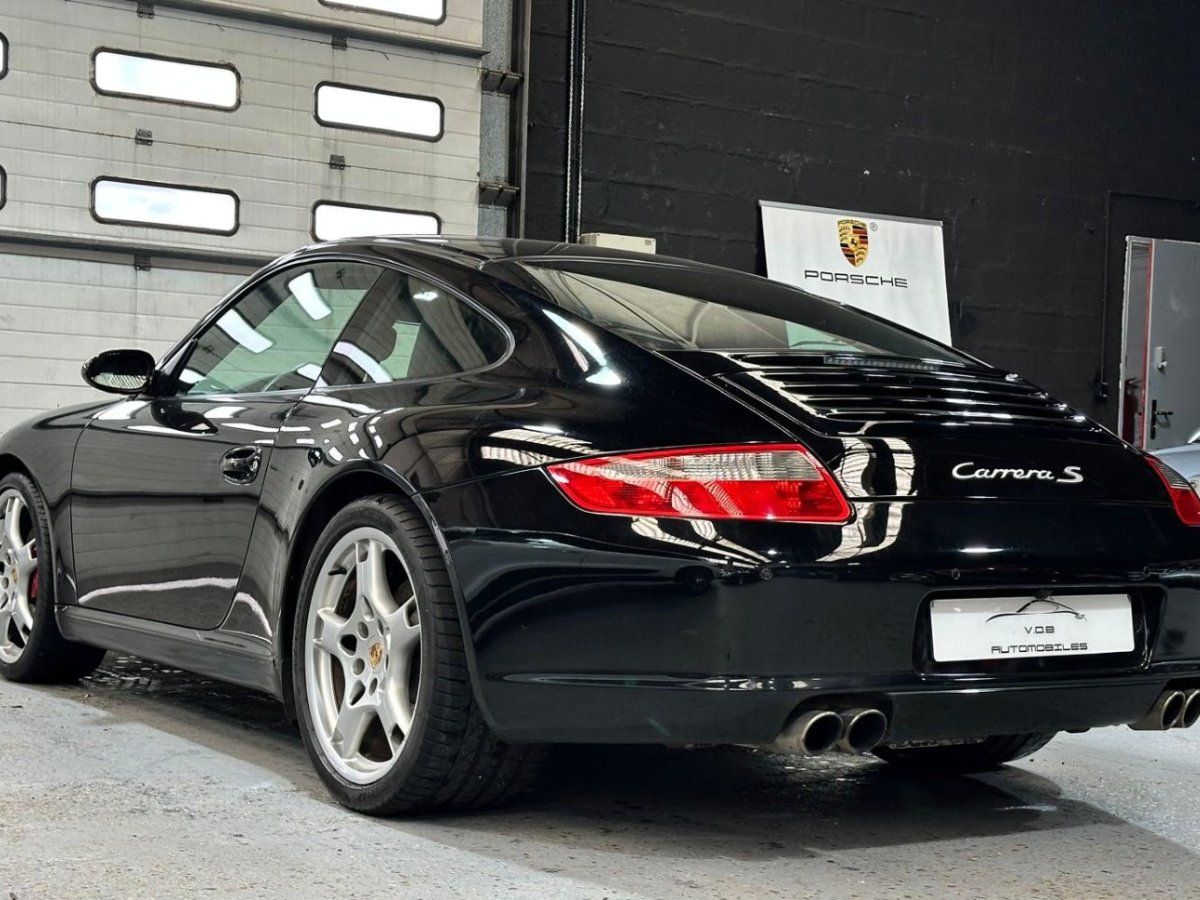 Porsche 997 Carrera S 2007 — vue arriere trois-quarts (4)