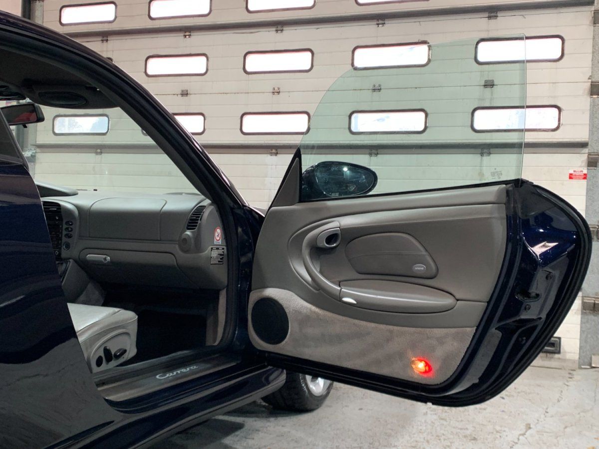 Porsche 997 Carrera 4S 2005 — detail interieur (27)