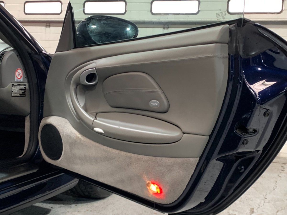 Porsche 997 Carrera 4S 2005 — detail interieur (37)