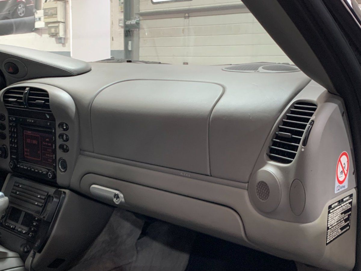 Porsche 997 Carrera 4S 2005 — detail interieur (29)