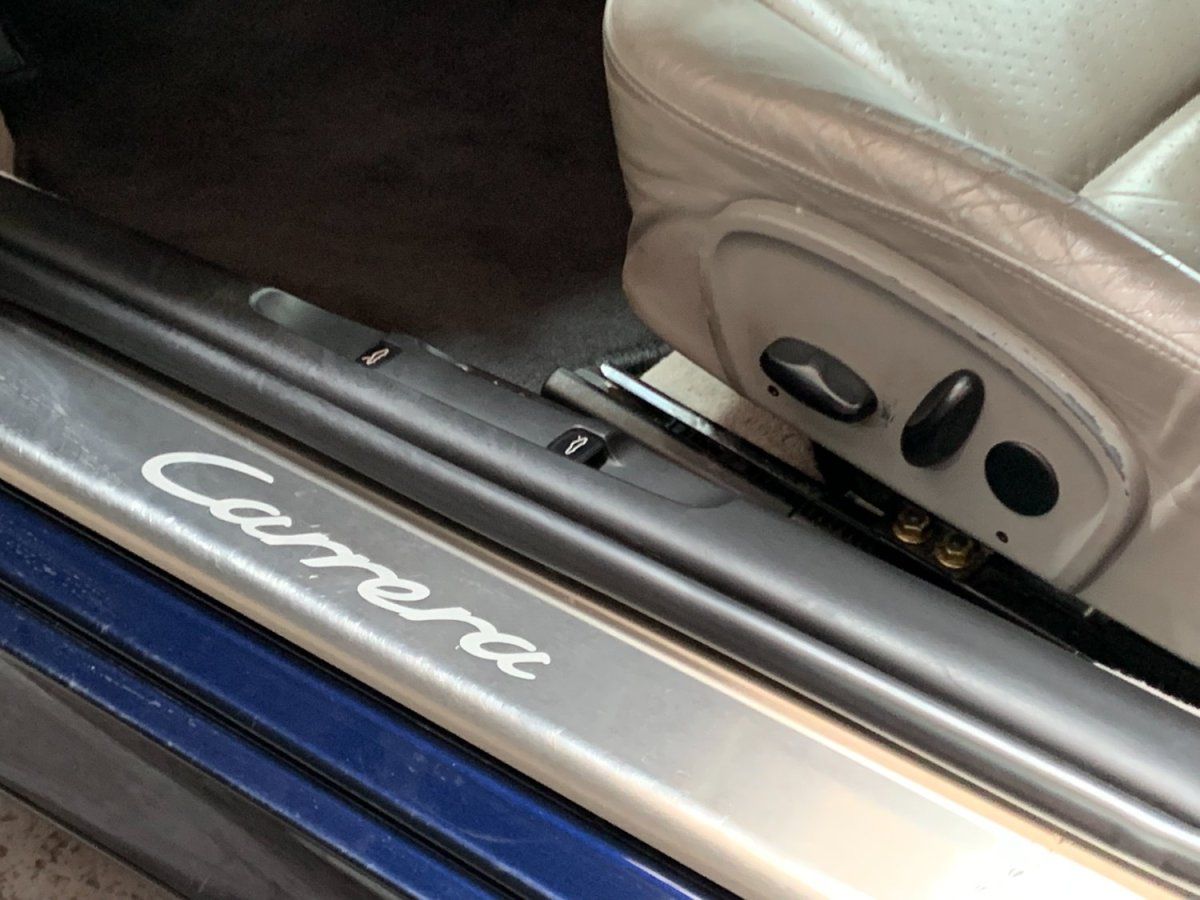 Porsche 997 Carrera 4S 2005 — detail interieur (41)