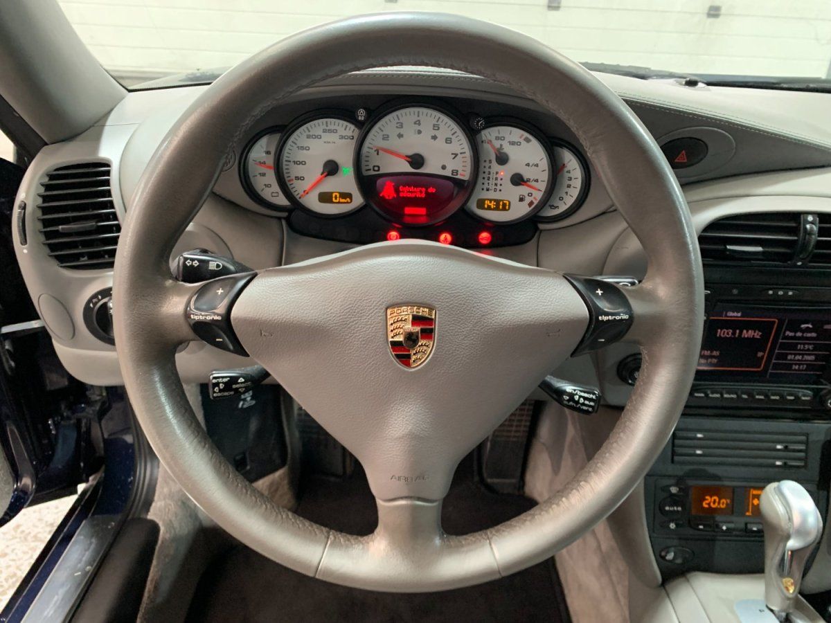 Porsche 997 Carrera 4S 2005 — detail interieur (30)