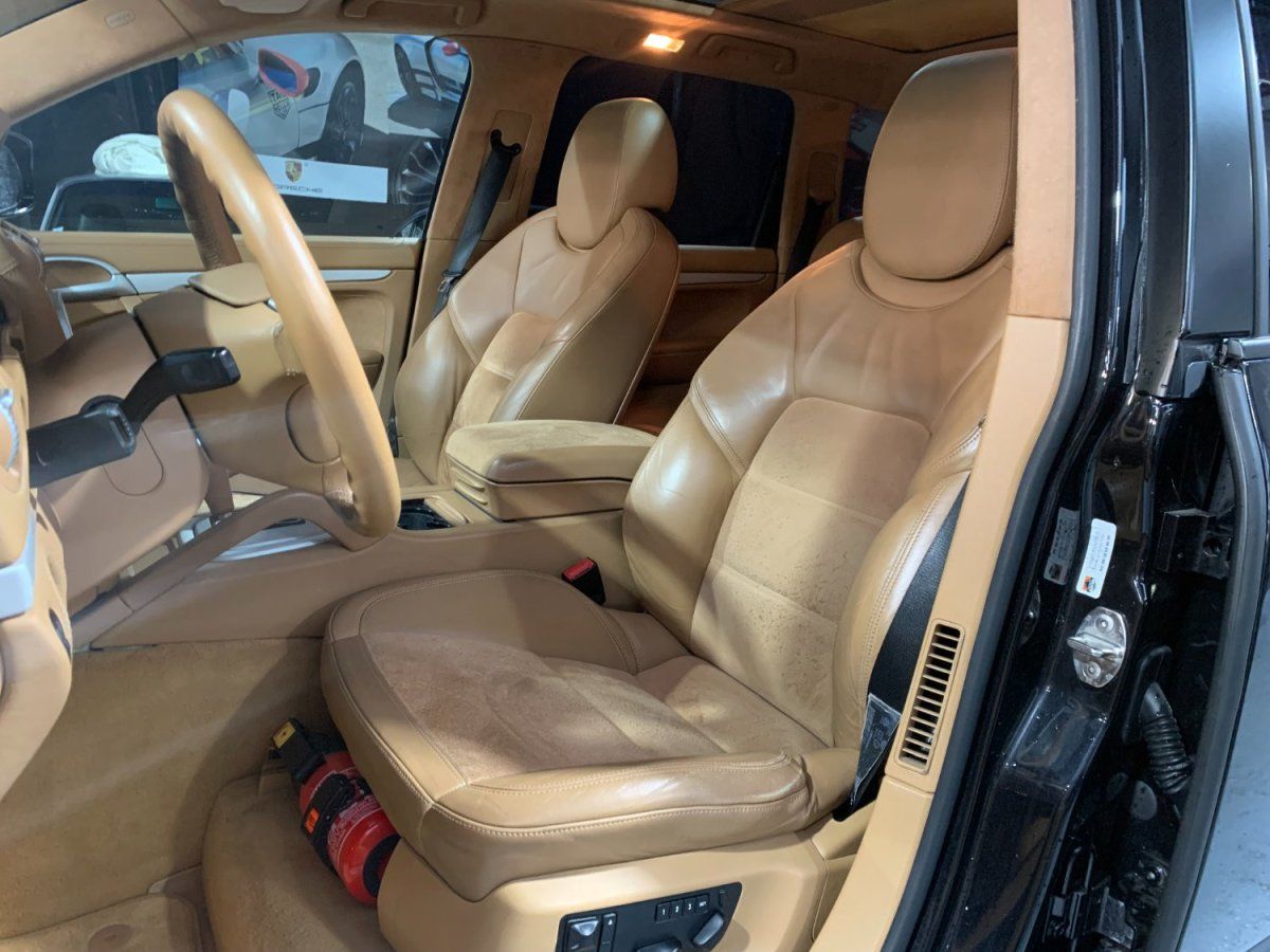 Porsche Cayenne GTS 2009 — sieges (19)