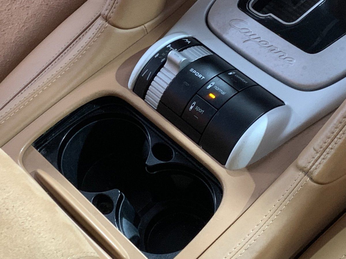 Porsche Cayenne GTS 2009 — detail interieur (40)