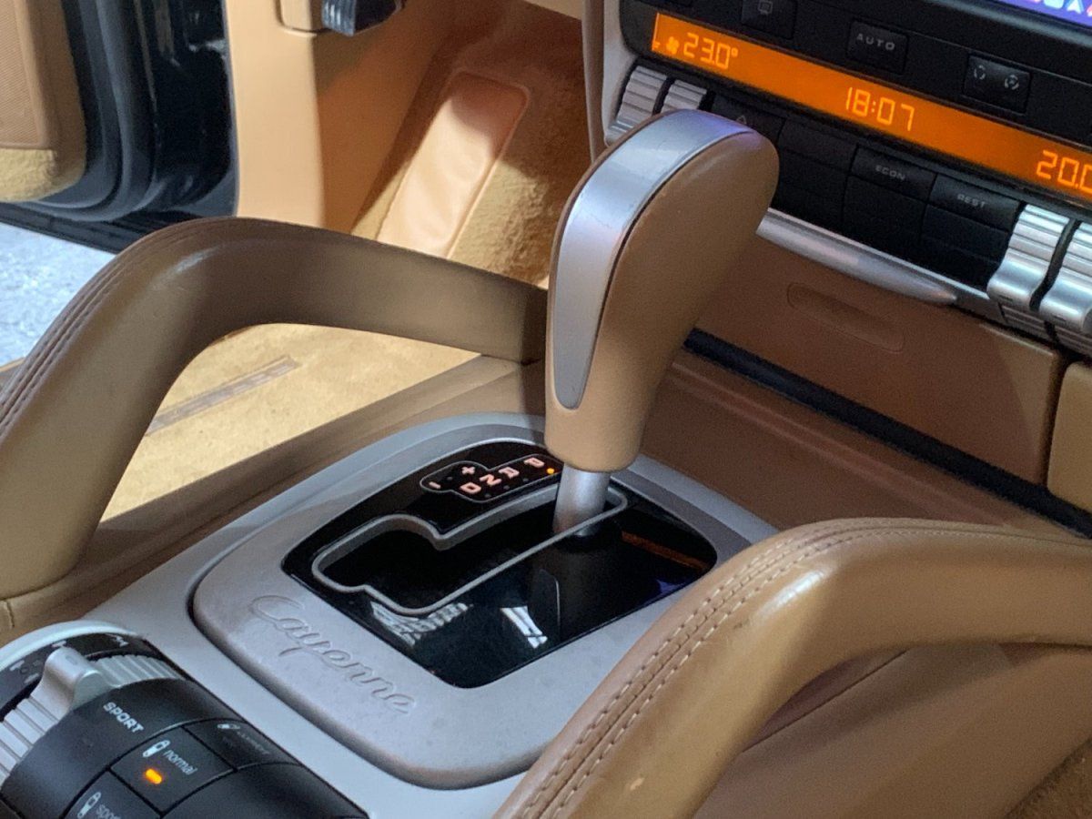 Porsche Cayenne GTS 2009 — detail interieur (41)