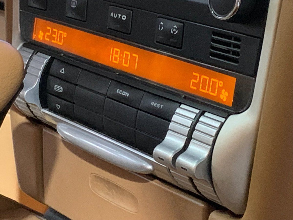 Porsche Cayenne GTS 2009 — detail interieur (42)