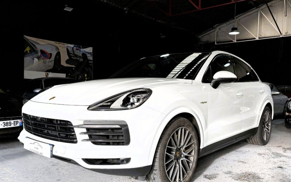 Porsche Cayenne E-Hybrid 2021 — vue avant trois-quarts (1)