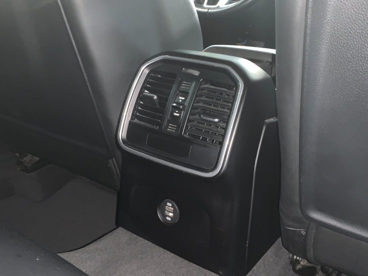 Porsche Macan GTS 2017 — detail interieur (47)